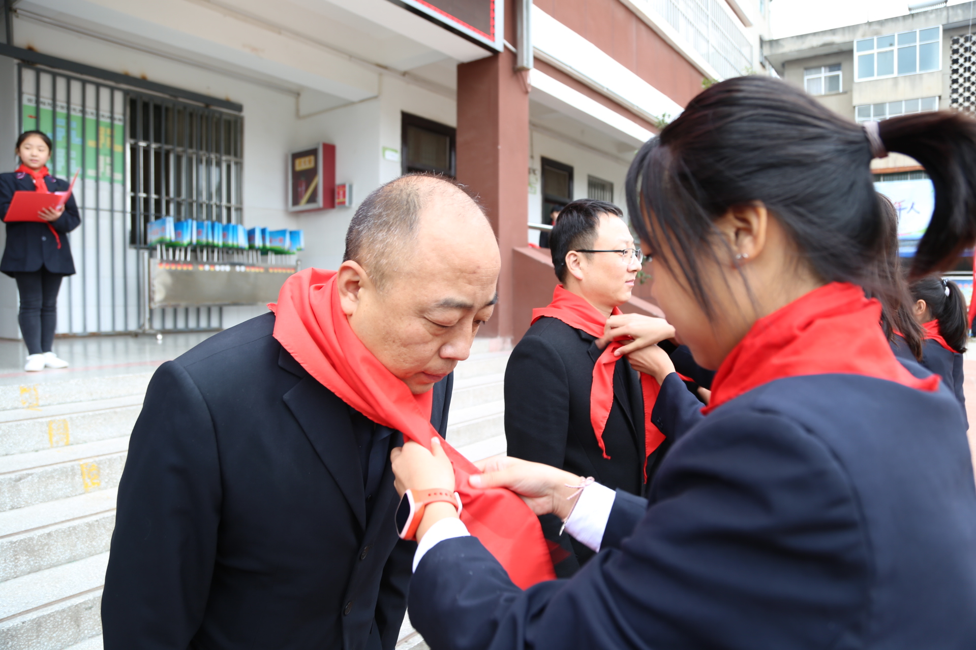 请党放心强国有我育红小学举行建队日主题活动暨入队仪式