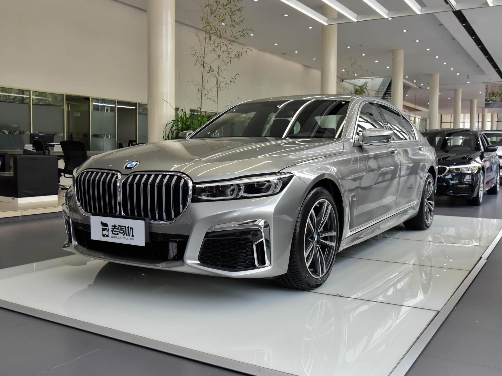 全新宝马7系,比奔驰更有气场,这代设计能打满分么?