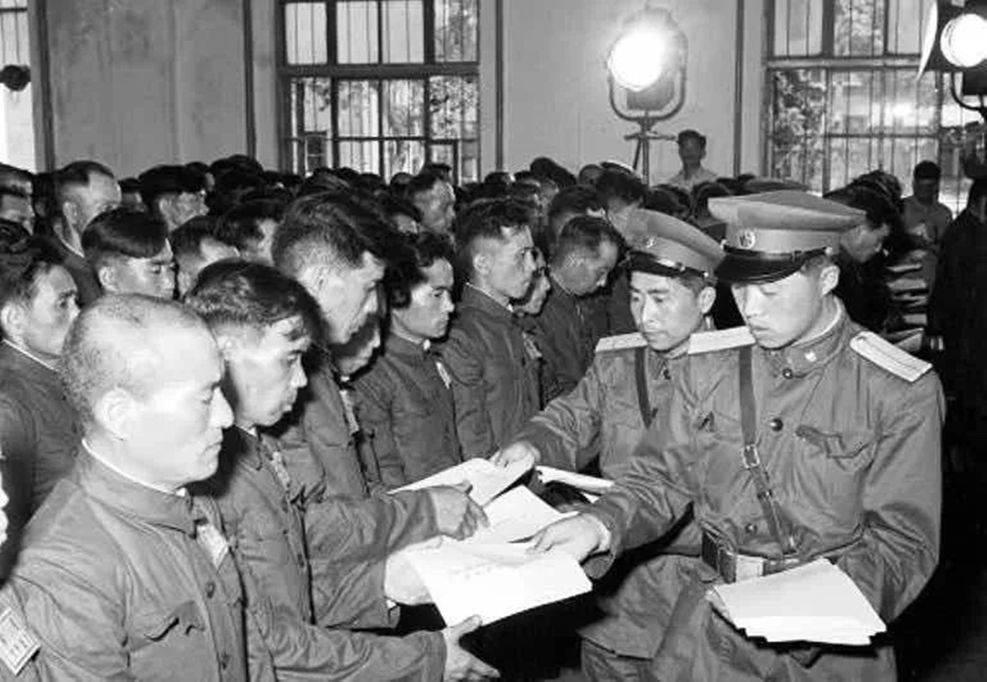 1975年特赦，13人不符合条件，毛主席：都放了！事后才知主席高明