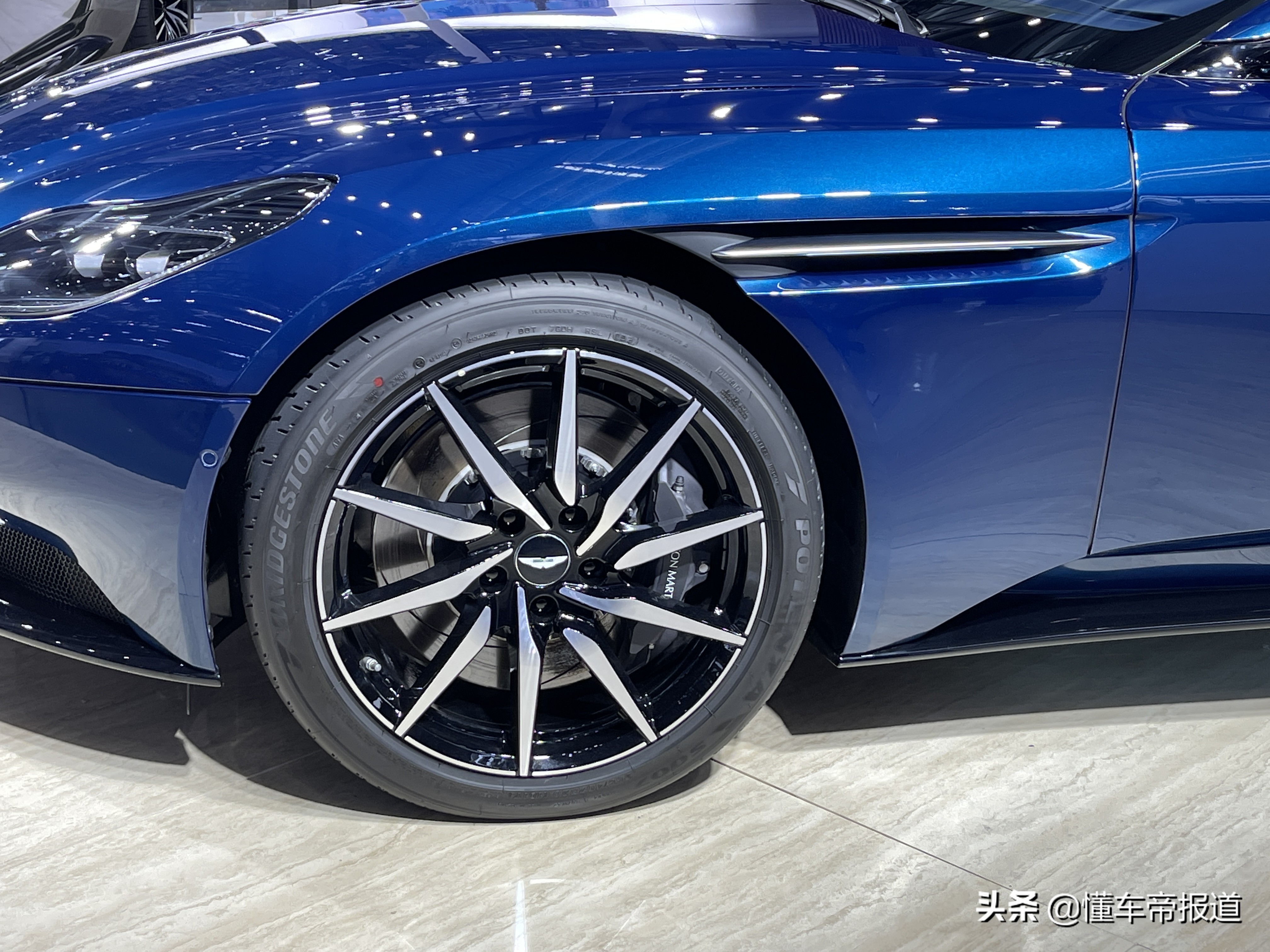 新车 </p><p>　　 售220.8万元起，增全新配色，2022款阿斯顿·马丁DB11亮相