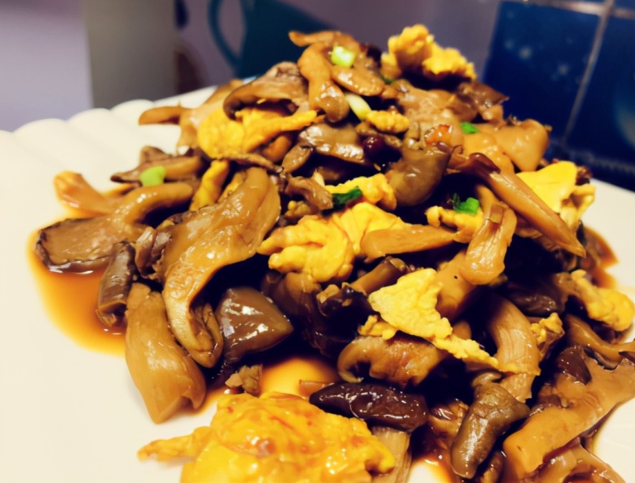 秀珍菇炒制技巧：如何做出美味可口的秀珍菇炒平菇