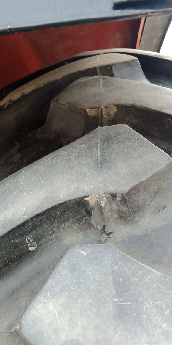 農(nóng)民朋友看看這車新不新，剛買的二手農(nóng)機(jī)，不知道是不是真的？