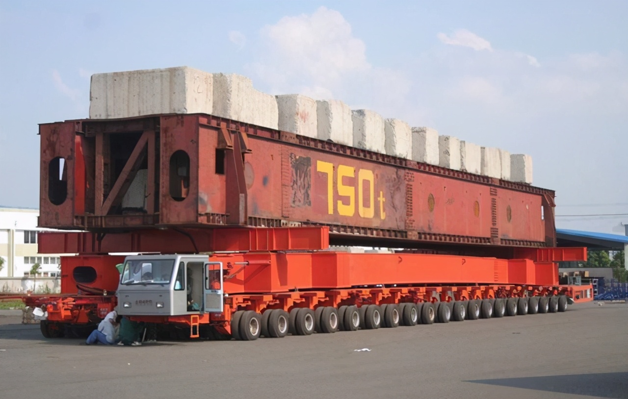 大国重器SMPT运输车，全球仅5辆载重超5万吨，1152个轮胎可运航母