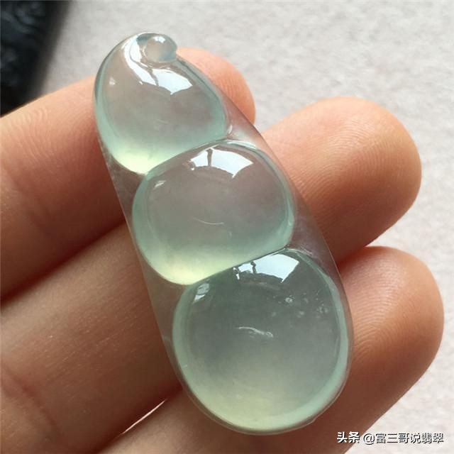 翡翠手镯佩戴一段时间,糯种变冰种,这事你信吗?