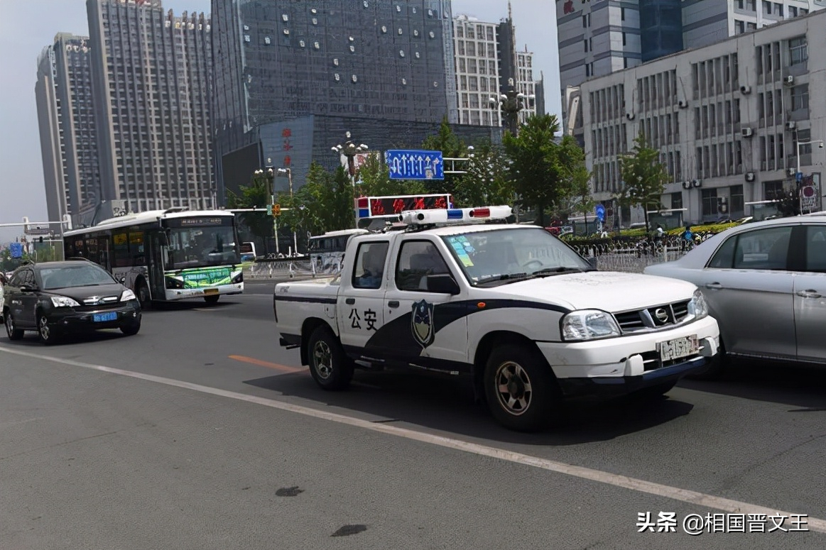 同樣是警車，有些警車印“公安”，有些警車印“警察”，有何區別