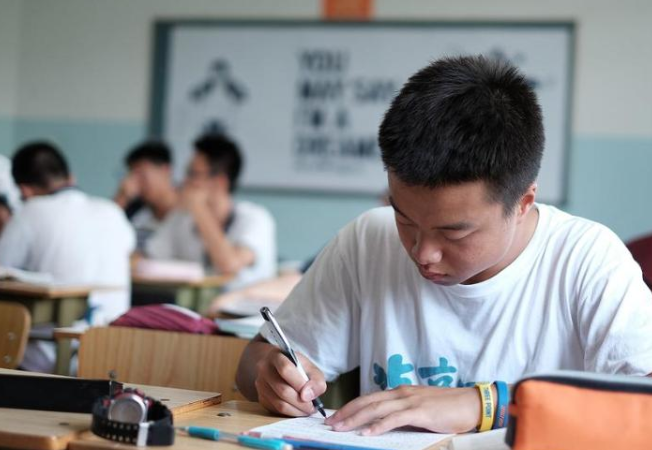 2022部分考生将与高考无缘，成绩再好也没用，高三学生要引起重视