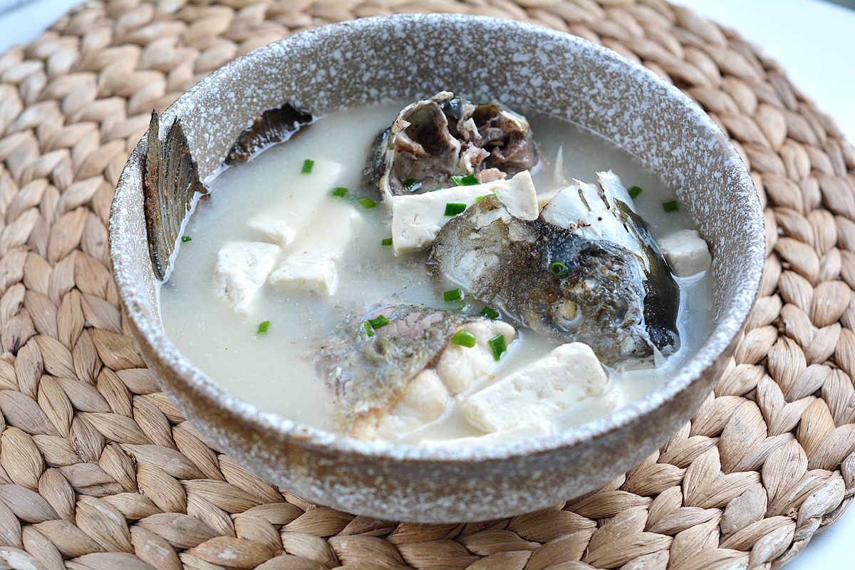 魚頭豆腐湯怎麼做(魚頭豆腐湯的正確做法湯白如牛奶)