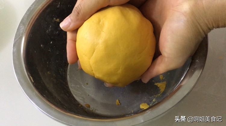 教你做脆皮南瓜饼，掌握好这个比例，做出的脆皮南瓜饼外酥里糯