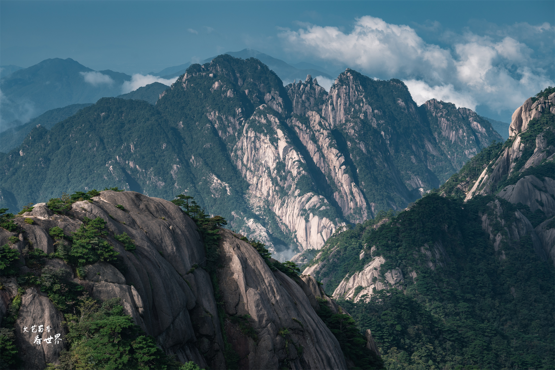 中国名山大川(中国有许多名山大川，除了三山五岳，这6座山一生必去)