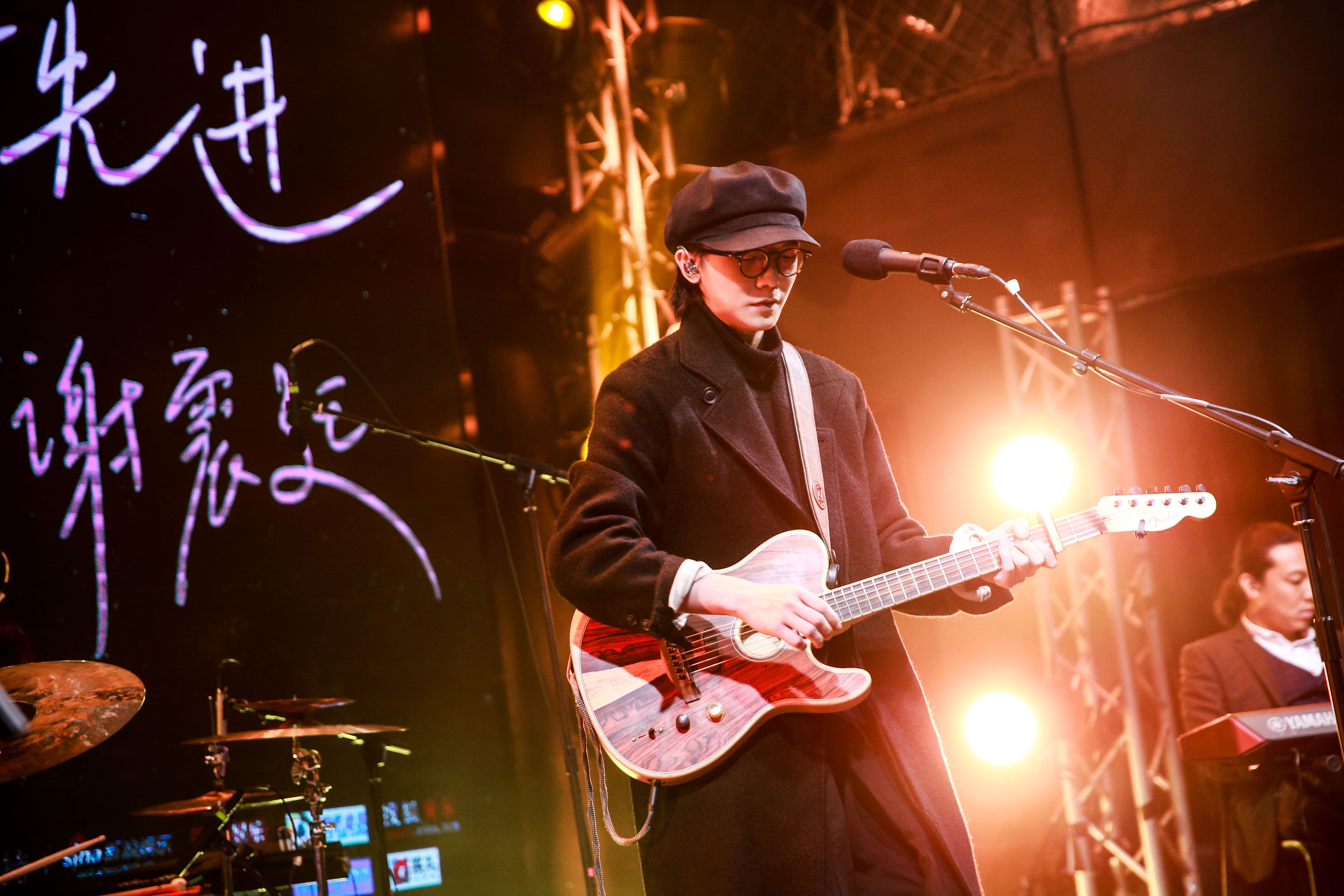 灯光谢震廷背后的故事图片 _飞翔号