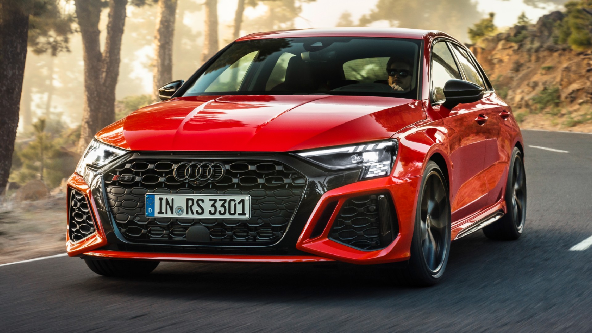 2022款奥迪rs3掀背车对比奔驰amg a45 s