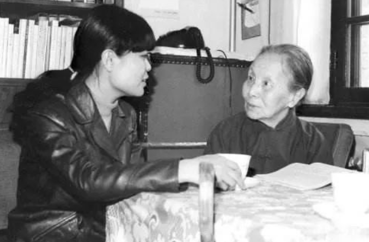 中国作协主席铁凝，54岁等来真爱：我宁愿没有，也不要凑合的婚姻