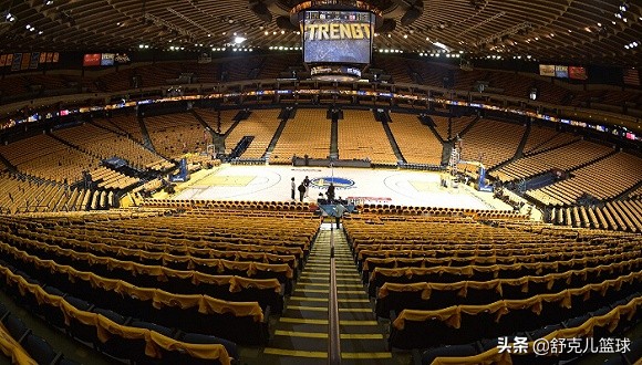 nba的地板为什么不会滑(解密NBA地板有何讲究，多久换一次，用什么材质做成的？)