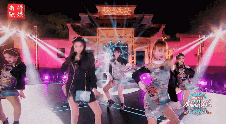 张雪峰离开大城市，白岩松向往小村庄，背后原因刺痛无数人的心