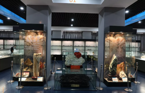 占地3745亩！陕西“超牛”大学：坐拥全国唯一的汽车试验场，游泳馆、商业街应有尽有！