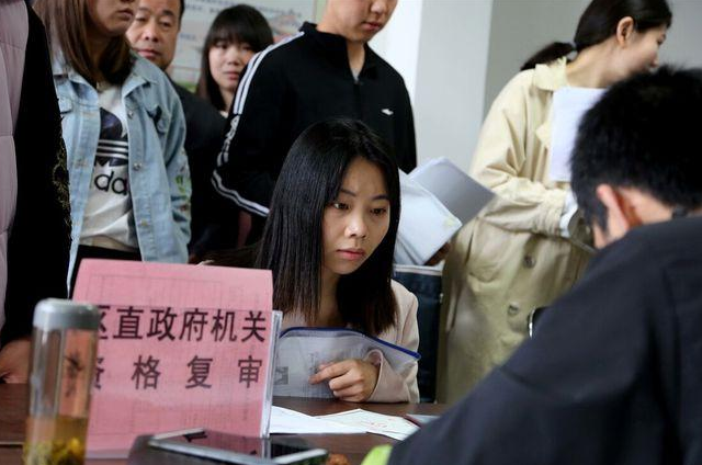 考公务员政审没过，原因是父母有“污点”，原来政审还查这些