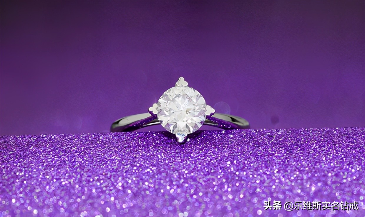 订婚选什么戒指比较好（买订婚戒指什么牌子的好）
