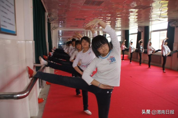 渭南明珠 教育楷模：美丽的蓝光中学欢迎你