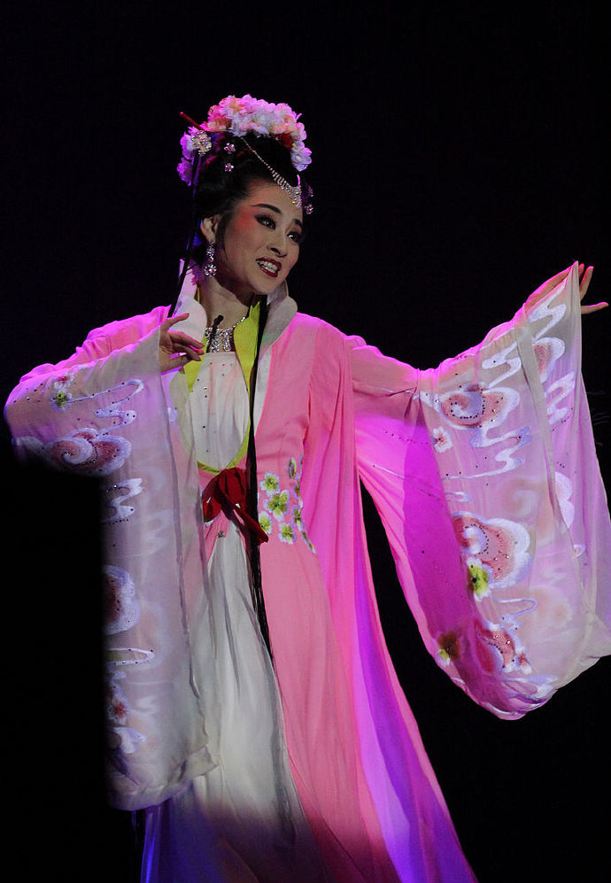 七夕之夜话爱情:黄梅戏《牛郎织女》完美诠释"只羡鸳鸯不羡仙"