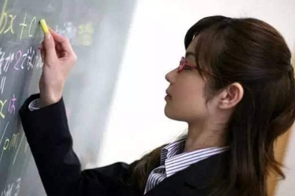 教师行业迎来新机遇，工资将有5大调整，上涨700元，老师有盼头了