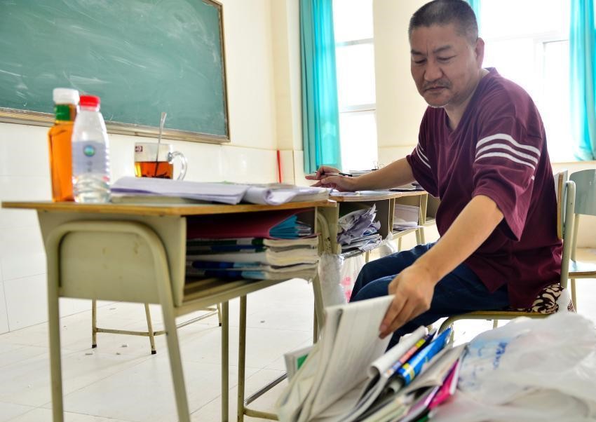 “高考钉子户”25年高考史：不是所有的梦想都值得坚持