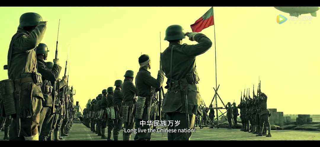 《八佰》:信仰的力量,我们都是护旗手,红旗不倒,民族精神不亡