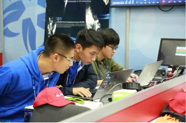 清华大学也救不了“天坑专业”？学生跨省转电子科大，原因很无奈