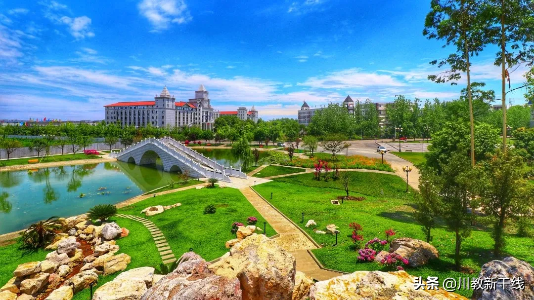 邓忠君：扎根四川大学锦城学院学生农场的“现代农夫”