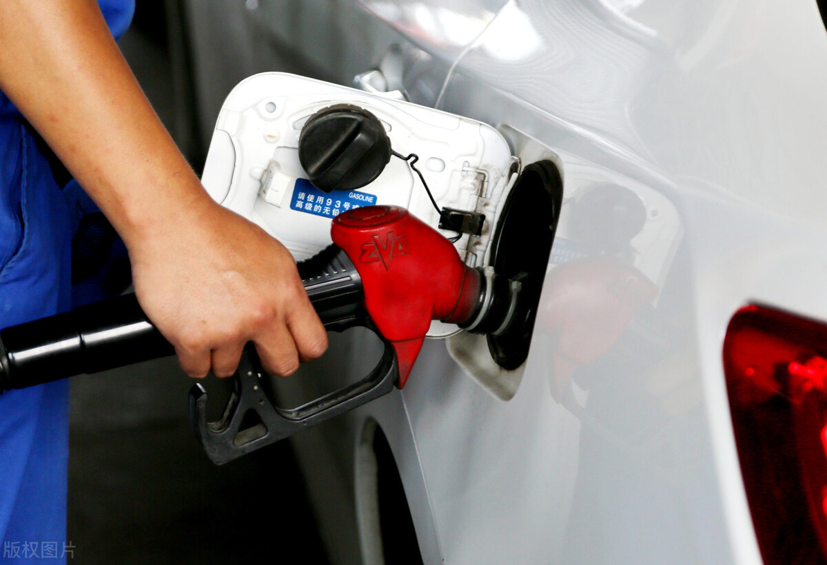 油价调整消息：今天9月30日，全国加油站0号柴油、92号汽油零售价