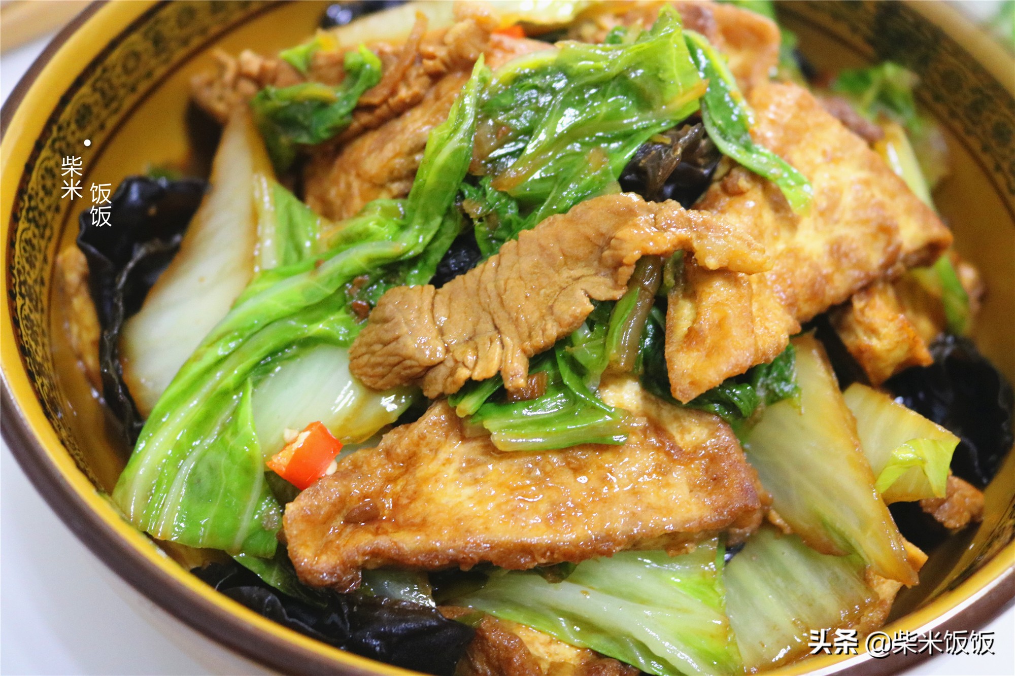 白菜炖豆腐，这样做才好吃，豆腐鲜香多汁，白菜脆嫩爽口