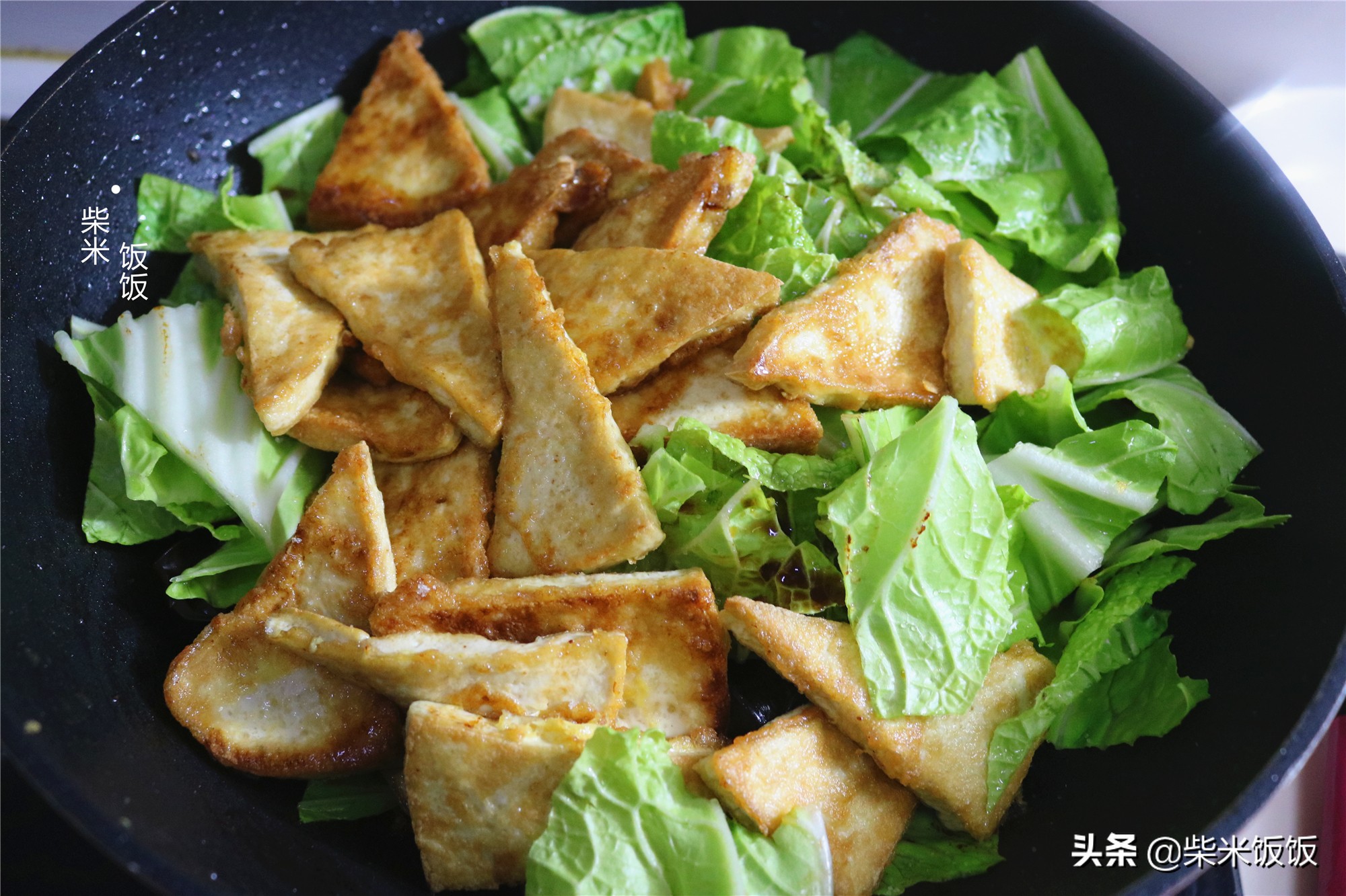 白菜炖豆腐，这样做才好吃，豆腐鲜香多汁，白菜脆嫩爽口