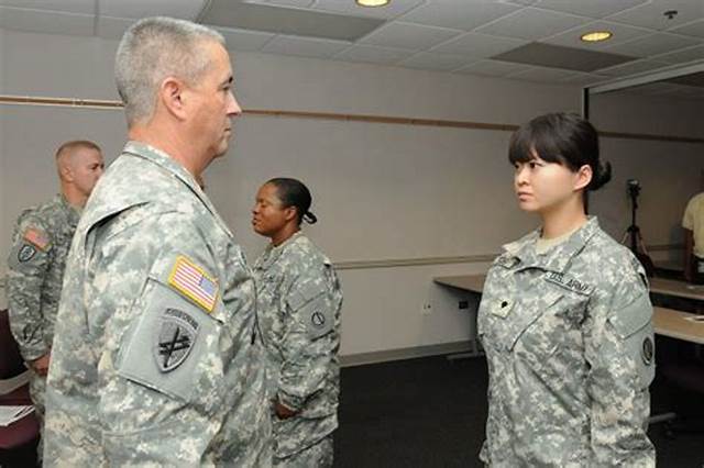 圖注:美國陸軍的亞裔預備役女軍官美軍的少校是也是最低級別的校級