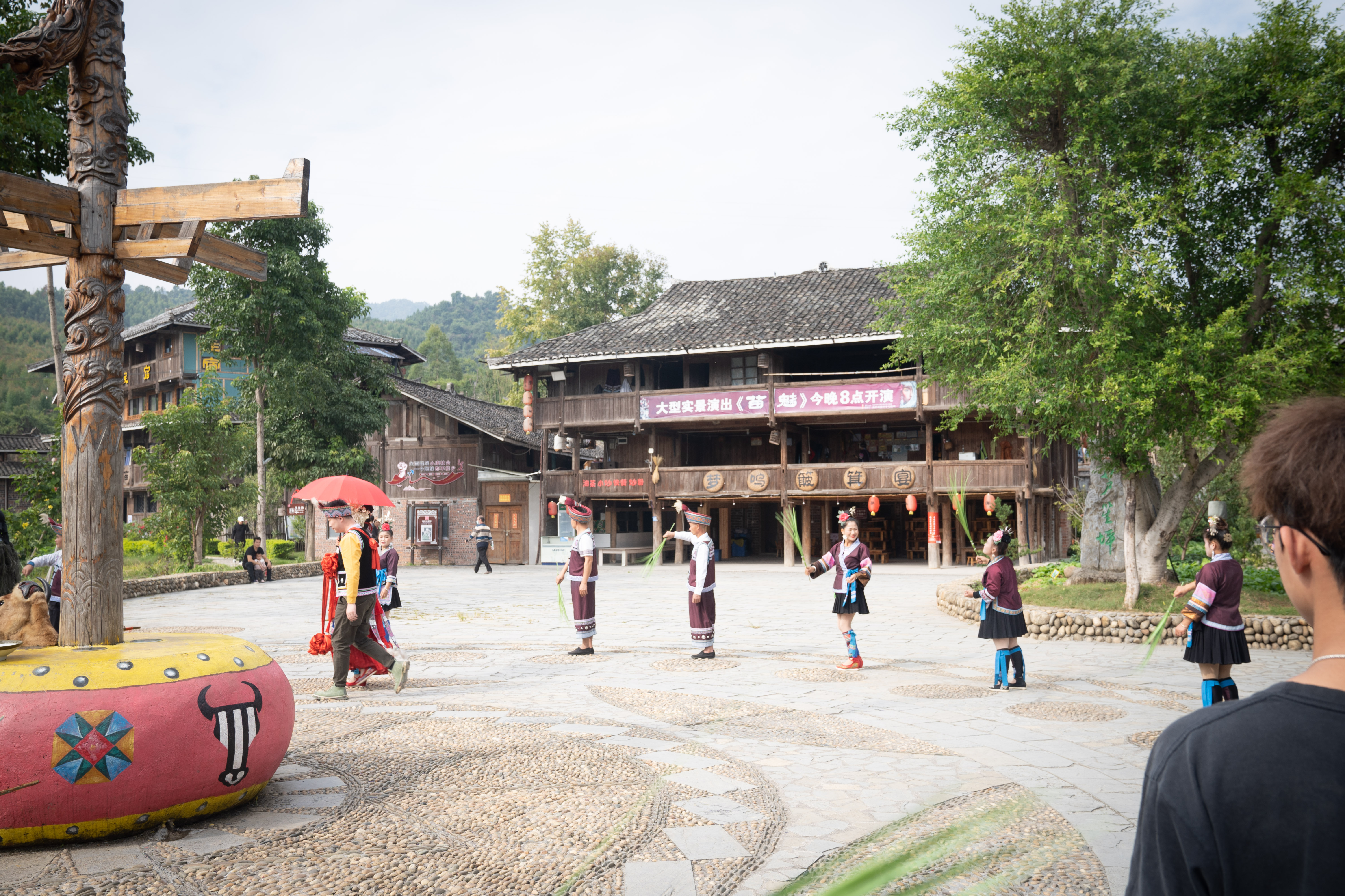 柳州融水梦呜苗寨拦门酒体验当地的婚礼真是太热闹了