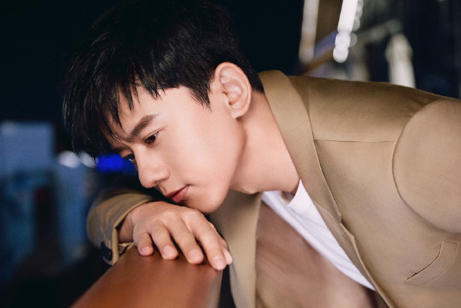 张杰入职211高校当老师，执教资格遭网友质疑，尴尬评论此起彼伏