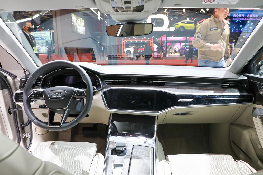 奥迪A6L 55TFSI——拒绝油腻，中大型行政轿车应该有的样子它都有