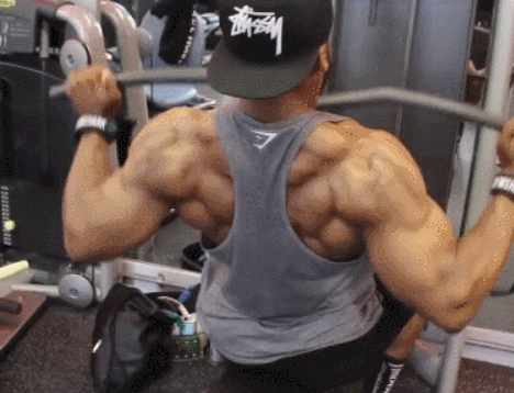 高位下拉这项动作看上去简单，实际上不注重细节是没有任何效果的