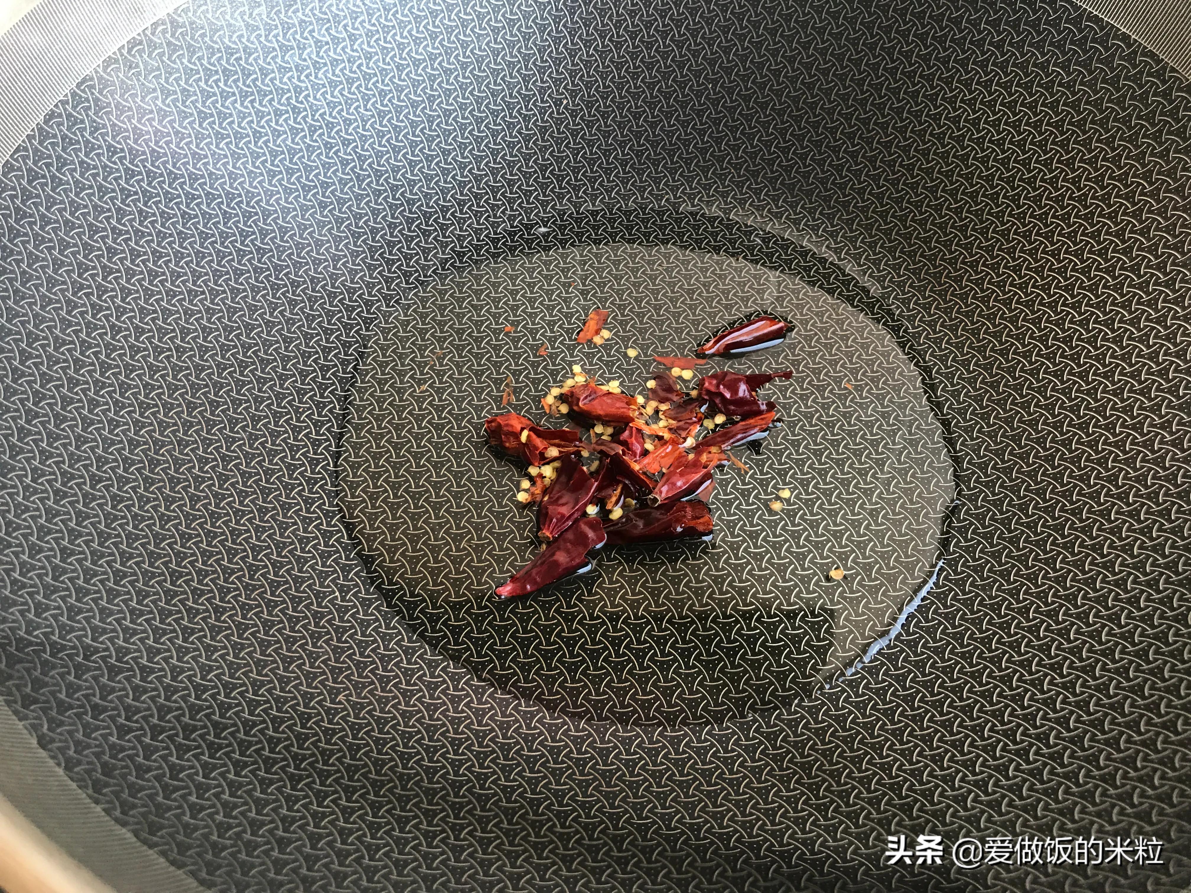 懒豆腐的家常做法（河北唐山地方特色菜白菜炒懒豆腐）