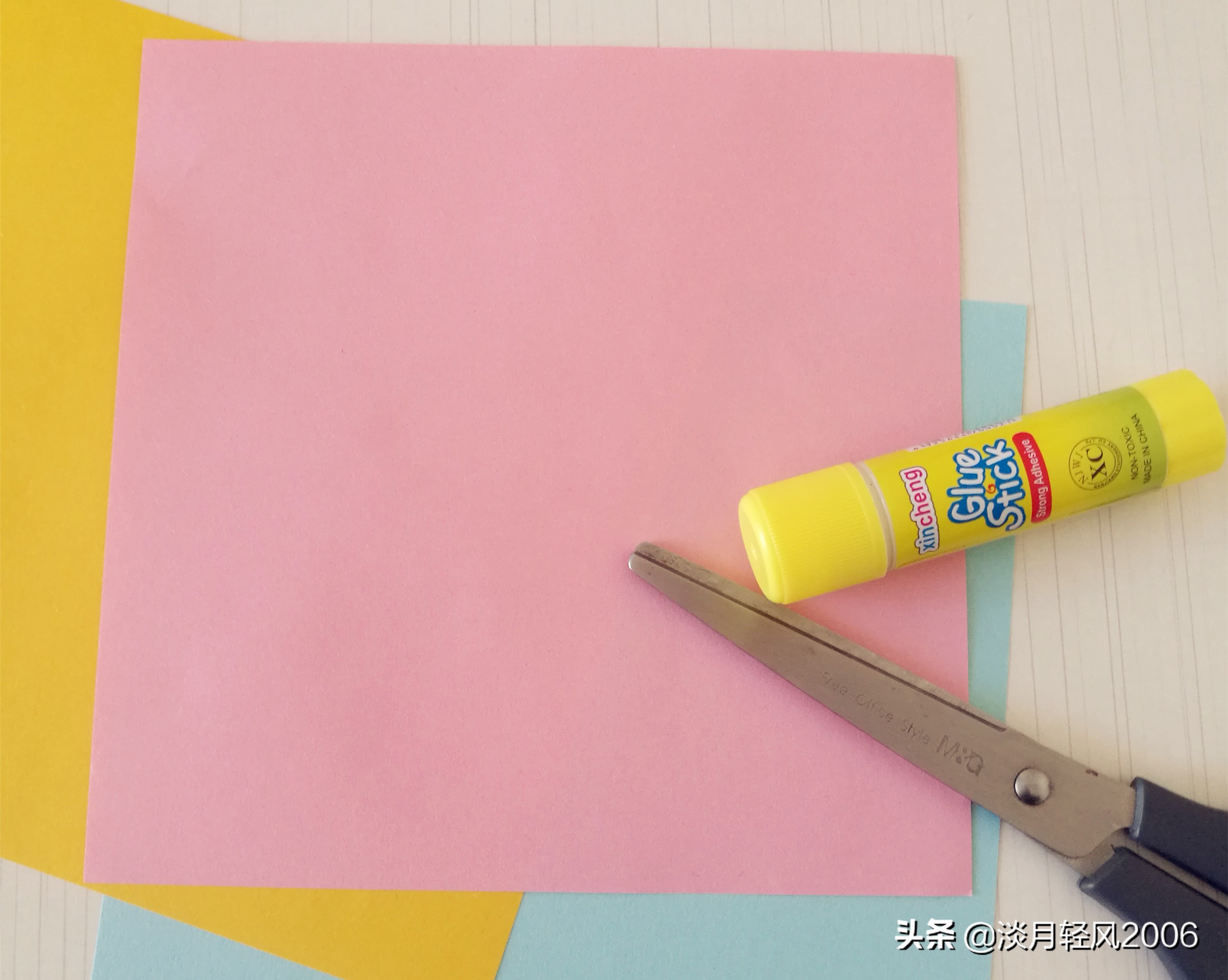 制作花灯的步骤（简单好看彩色卡纸制作花灯教程）