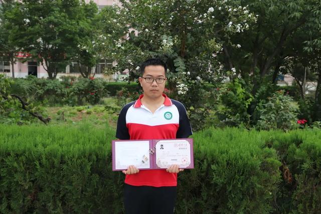 河南农村娃高考裸分700分上清华，父亲奖励一碗10元的牛肉汤庆祝