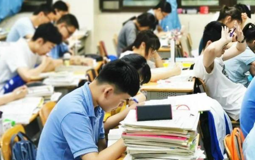 2022年高考将有三大变化，一类学生将面临考验，可能无缘本科