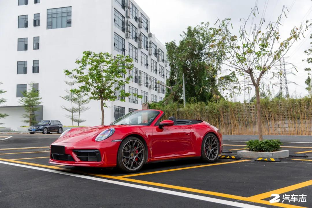 這194.75萬元絕對物有所值！試駕保時捷911 Carrera 4S Cabriolet