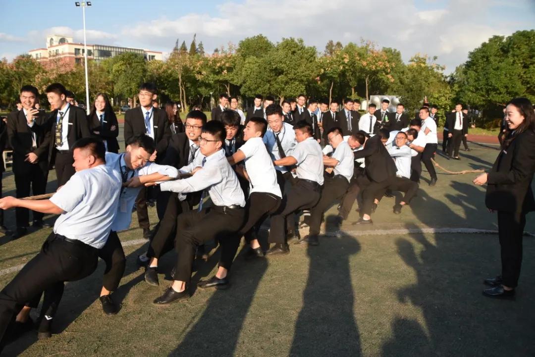 人的成长就像西天取经，八维施加的“成长魔法”让学生成人成才