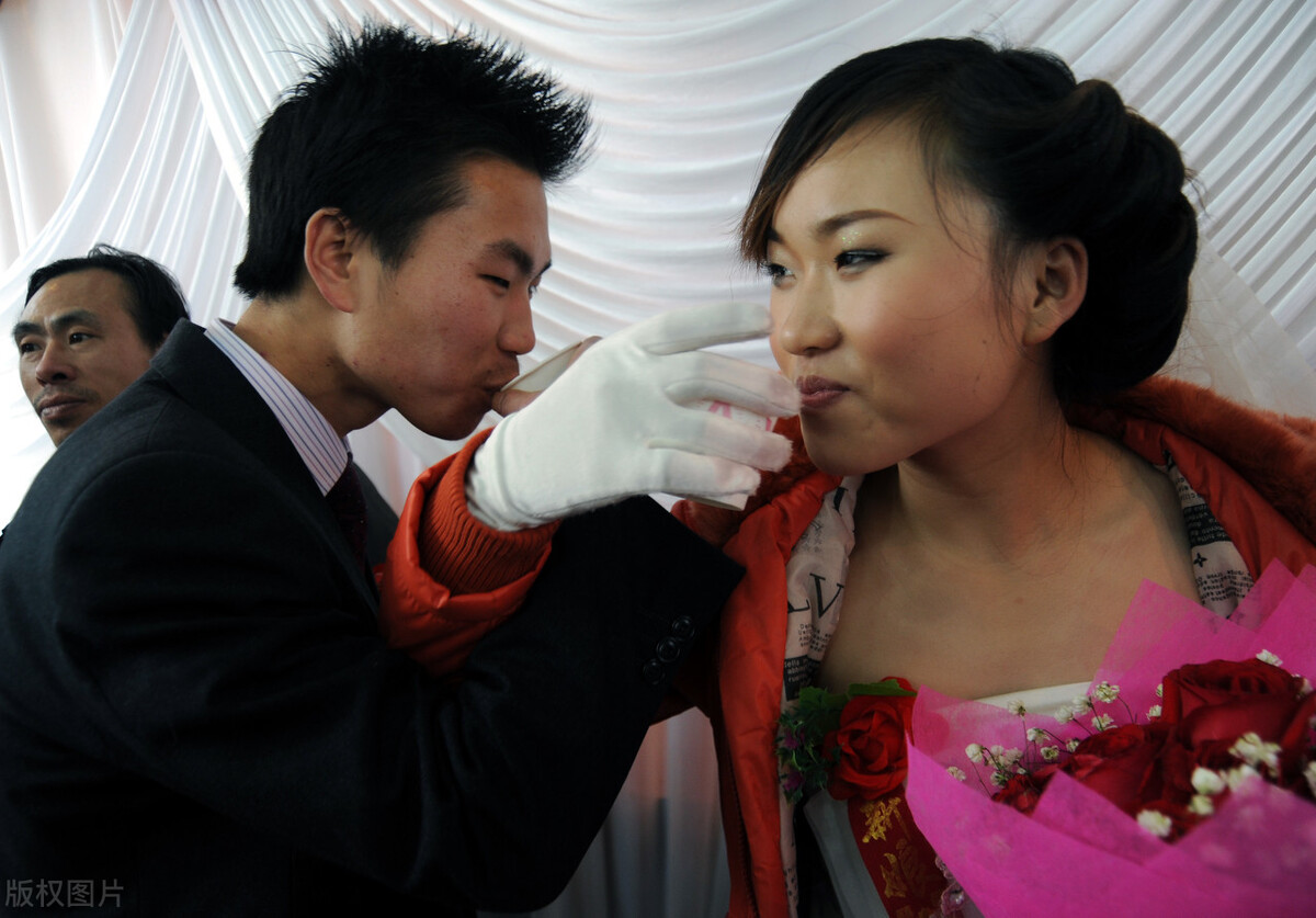 老婆太会花钱5000一月（老婆生日礼物一万）