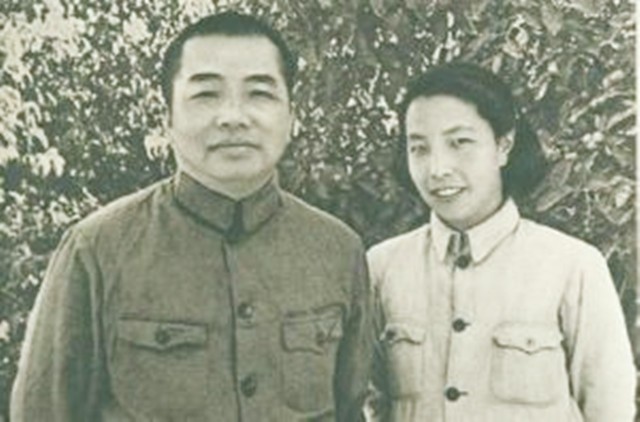 49年新中国成立后，十大元帅夫人担任什么职务，1955年有几人授衔