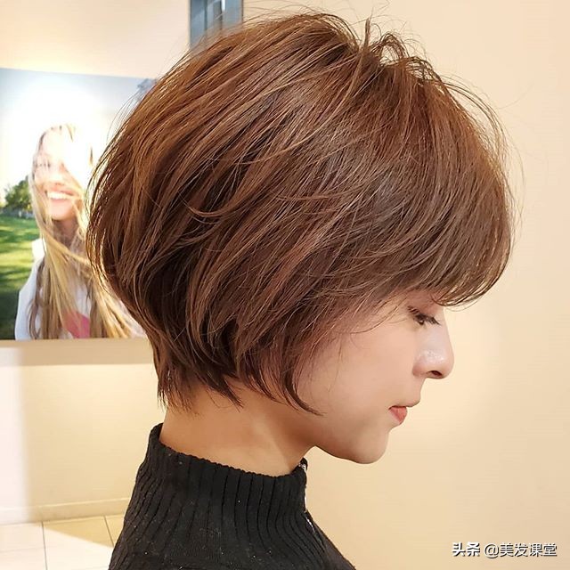 从戚薇的波波头发型,看今年流行的气质短发,选对发型更有女神范