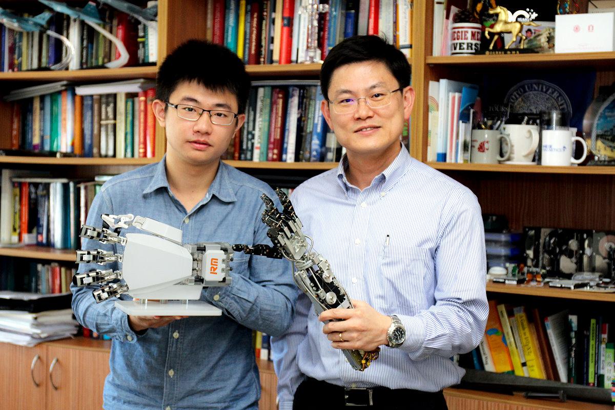 大学老师博士毕业工资（博士毕业大约多少岁）