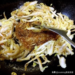 白菜粉丝的家常做法（比肉好吃的素菜菜谱介绍）