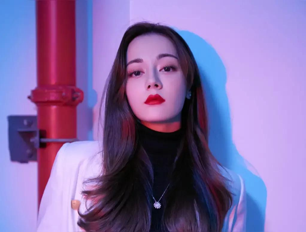 术业要专攻？就佩服中专毕业的赵丽颖和白鹿能在圈内占据“一姐”