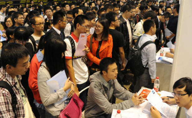 大学生别给自己找麻烦，毕业后看到“三方协议”别乱签，结果自负