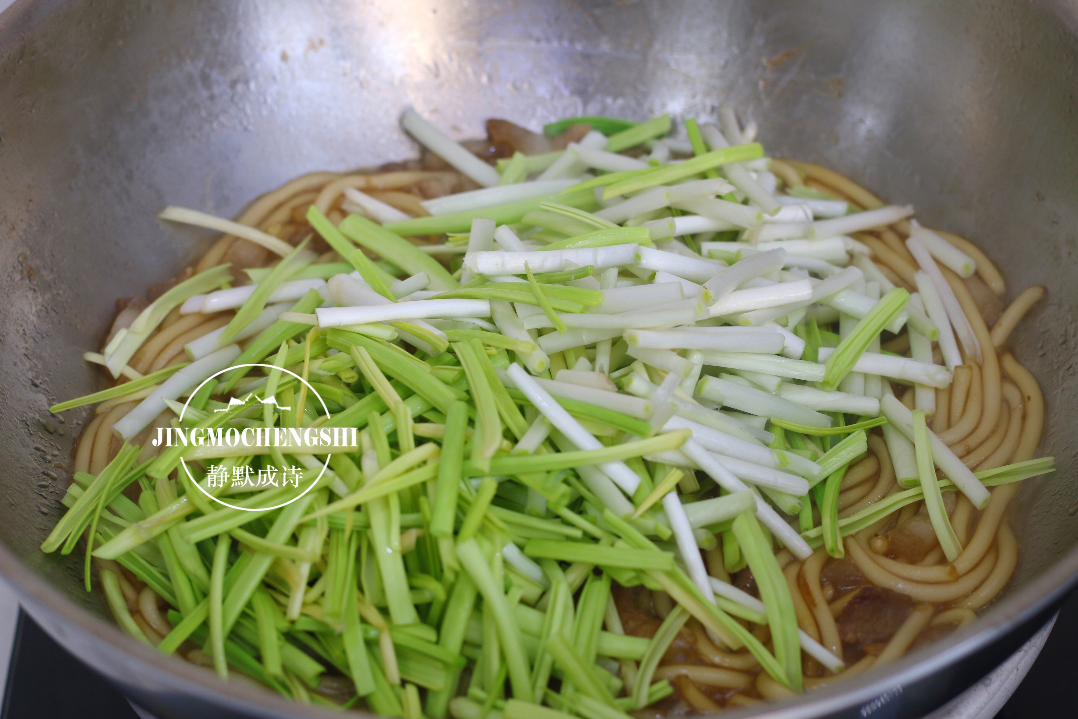蒜黄这个做法真香，我家冬天餐桌上出现频率最高，比白菜还受欢迎